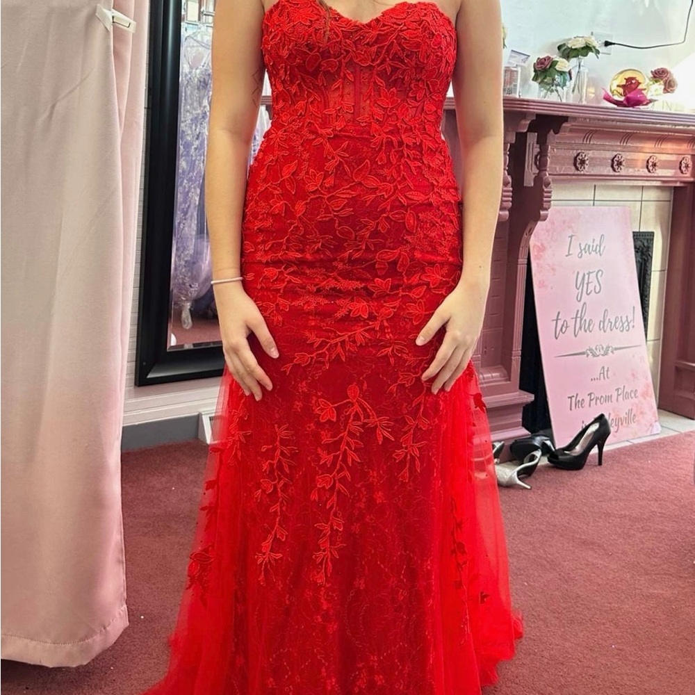 Size 8, never altered worn once excellent condition